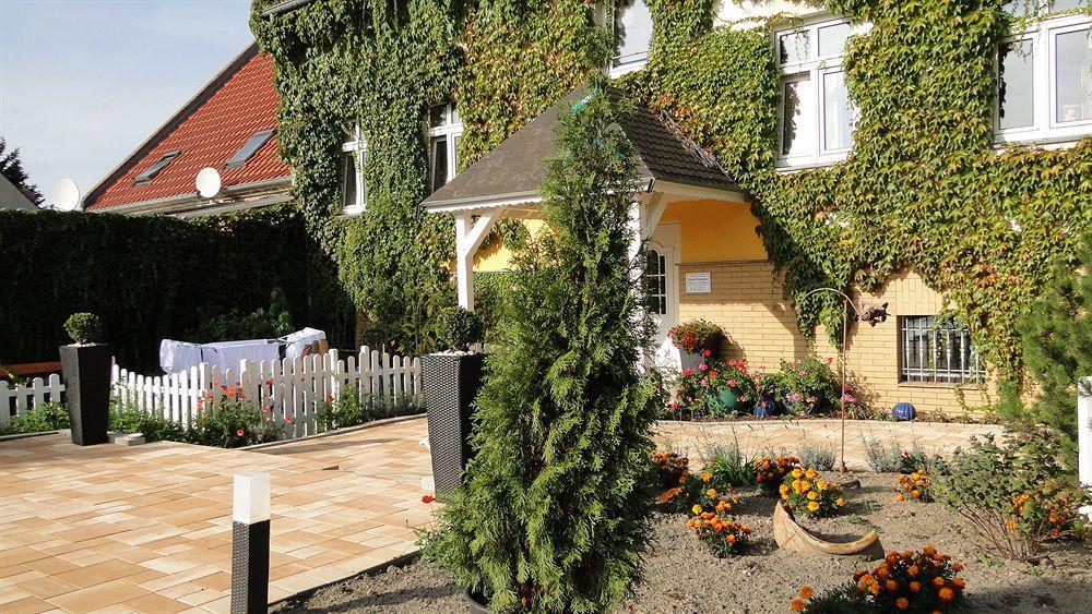 Hotel Dallgow Eksteriør billede