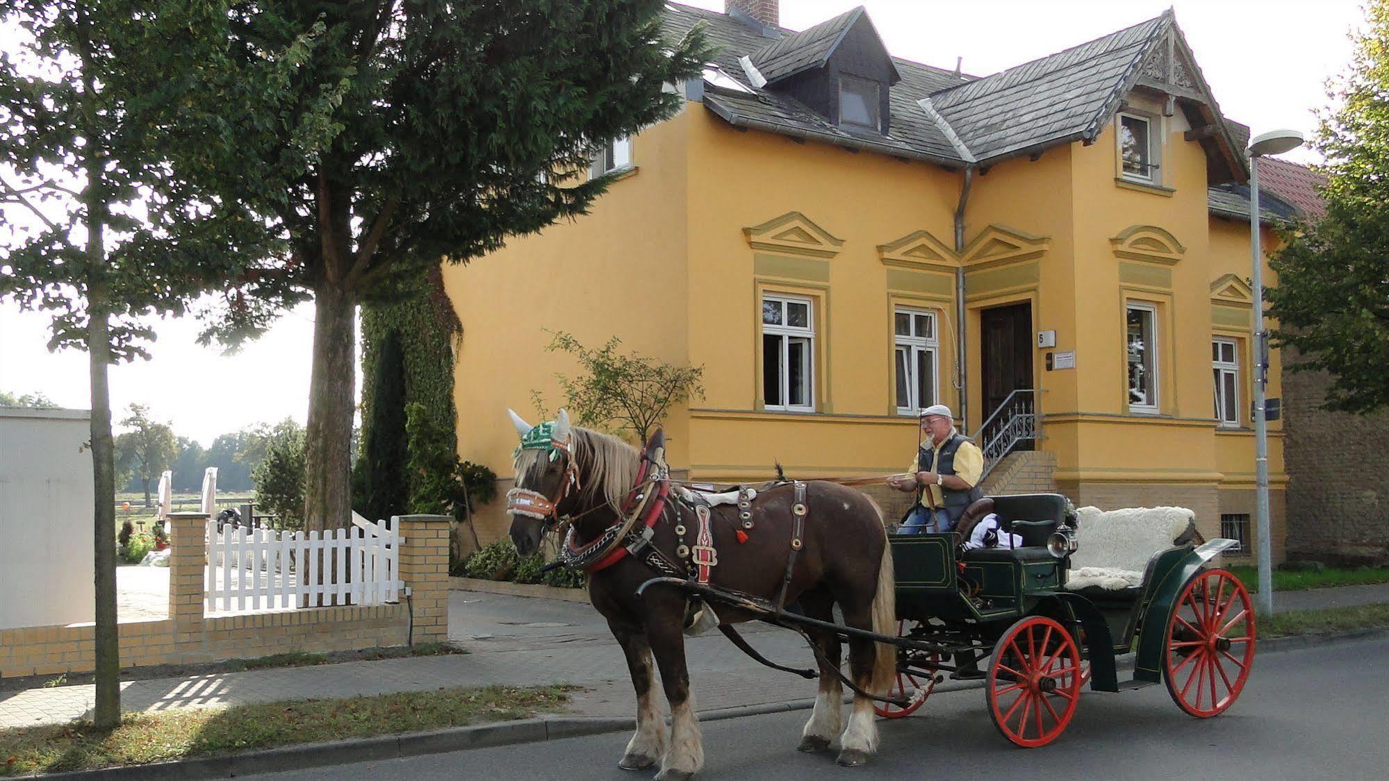 Hotel Dallgow Eksteriør billede